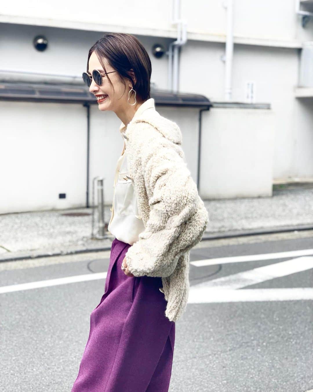 のインスタグラム：「New Knit!! 少し肌寒くなってきましたね 大好きなニットのシーズン 今日はヴィンテージシャツに温かいニットカーディガンをアウター代わりに シャツとパンツのコンサバなコーデがカジュアルに仕上がりますよ  #aewenmatoph #イウエンマトフ #cableknitcardigan」