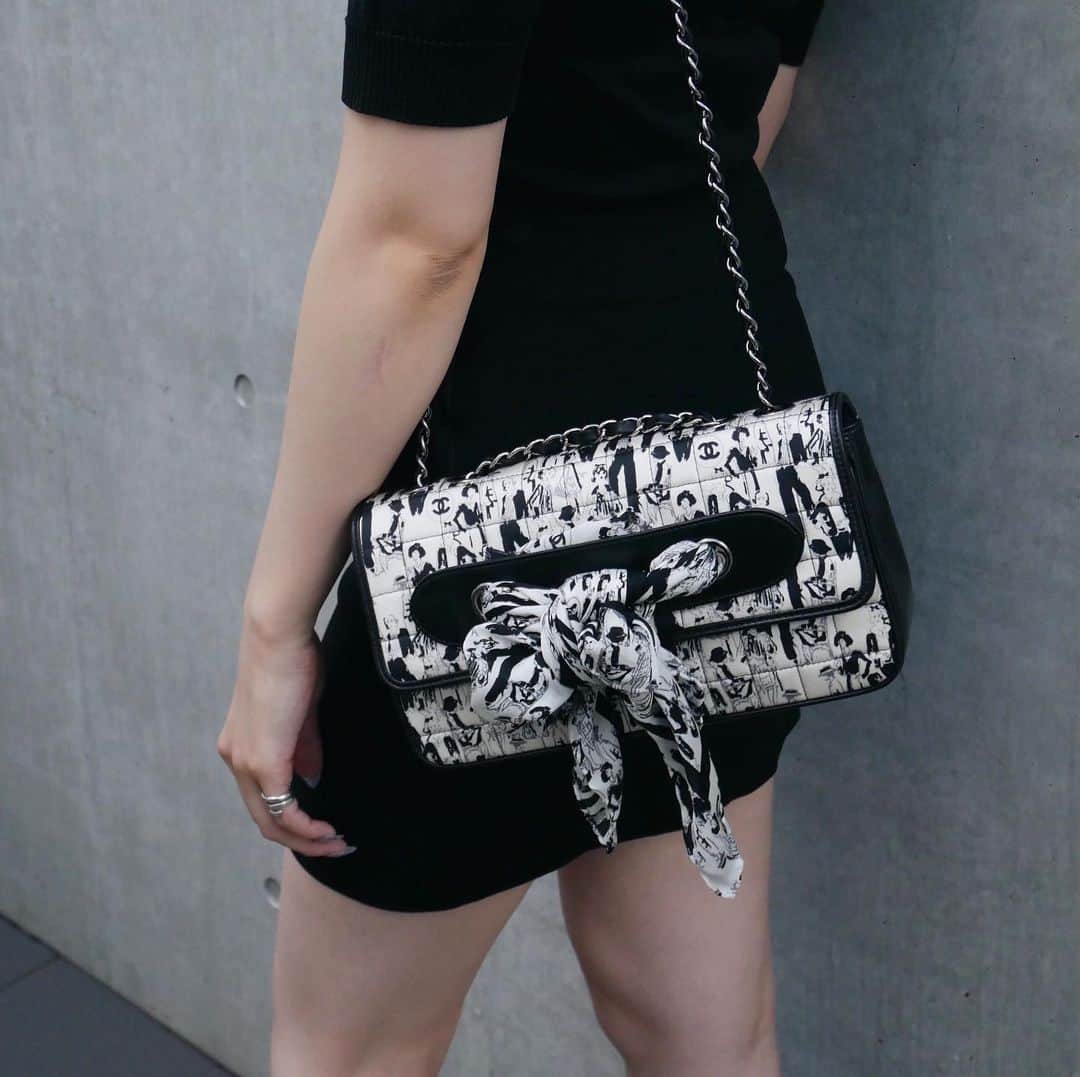 Vintage Brand Boutique AMOREさんのインスタグラム写真 - (Vintage Brand Boutique AMOREInstagram)「Chanel mademoiselle pattern single flap shoulder bag.▶︎Free Shipping Worldwide✈️ ≫≫≫ DM for more information 📩 info@amorevintagetokyo.com #AMOREvintage #AMORETOKYO #tokyo #Omotesando #Aoyama #harajuku #vintage #vintageshop #ヴィンテージ #ヴィンテージショップ #アモーレ #アモーレトーキョー #表参道 #青山 #原宿#東京 #chanel #chanelvintage #vintagechanel #ヴィンテージ #シャネル #ヴィンテージシャネル #amorewardrobe #アモーレワードローブ」10月16日 18時08分 - amore_tokyo