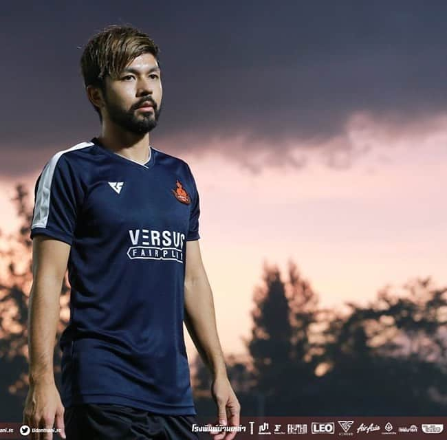 下地奨さんのインスタグラム写真 - (下地奨Instagram)「⚽️⚽️⚽️ #football #japanese #thailand #udonthani #udfc #beard #newlook  #蹴球 #和」10月16日 18時19分 - sho_shimoji