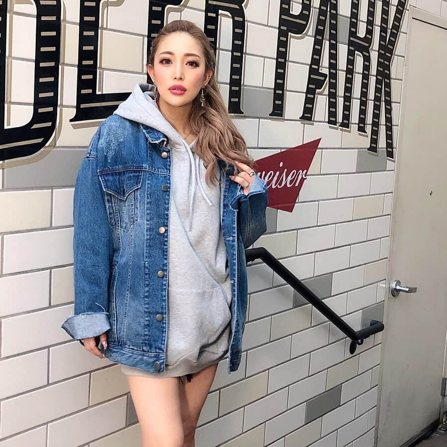 Select Shop MIRROR9さんのインスタグラム写真 - (Select Shop MIRROR9Instagram)「【MIRROR9】 Denim Jacket/BLUE(10/17 20:00〜) Icon Hoodie /GYYL(10/17 20:00〜) model / @pink_mirror9 (158cmM着用) #MIRROR9#ミラーナイン」10月16日 18時41分 - mirror9official