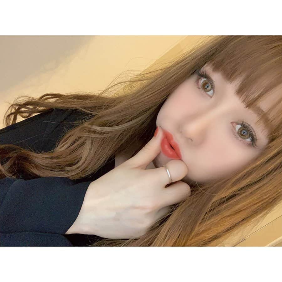 k i ｒa r a のインスタグラム：「❤︎﻿ 私事ですが本日また1つ歳を重ねました。﻿ ﻿ 31歳になったので今年は﻿ サーティーワンのアイスケーキ﻿ でお祝い🎂🥂﻿ ﻿ 31歳も私らしく楽しく﻿ 毎日を過ごしていきたいと﻿ 思います😊」
