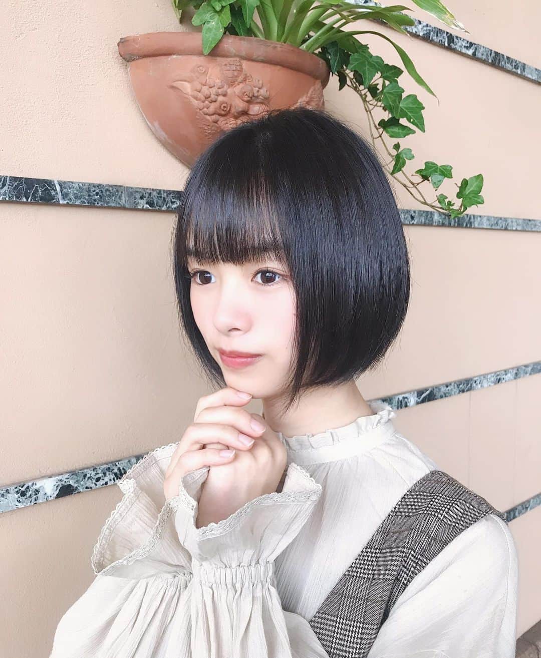 高倉萌香のインスタグラム：「. この前髪の毛きりまぴた😯✌️ . 上から草がでてる、、、☺️」