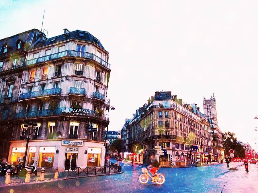 大矢真夕さんのインスタグラム写真 - (大矢真夕Instagram)「Even when it's raining Paris is beautiful 😊  #global #paris #travel #travelawesome  #🇫🇷 #france #beautiful #タビジョ #parisienne #wonderful_places #景色 #美しい #風景 #theglobewanderer #写真  #beautifulmatters #greatview #dametraveler #旅行 #旅 #instaview #フランス #フランス旅行 #パリ #海外旅行 #travelpic #ファインダー越しの世界 #旅好き #traveldeeper #letsgoeverywhere」10月16日 19時07分 - mayuohya