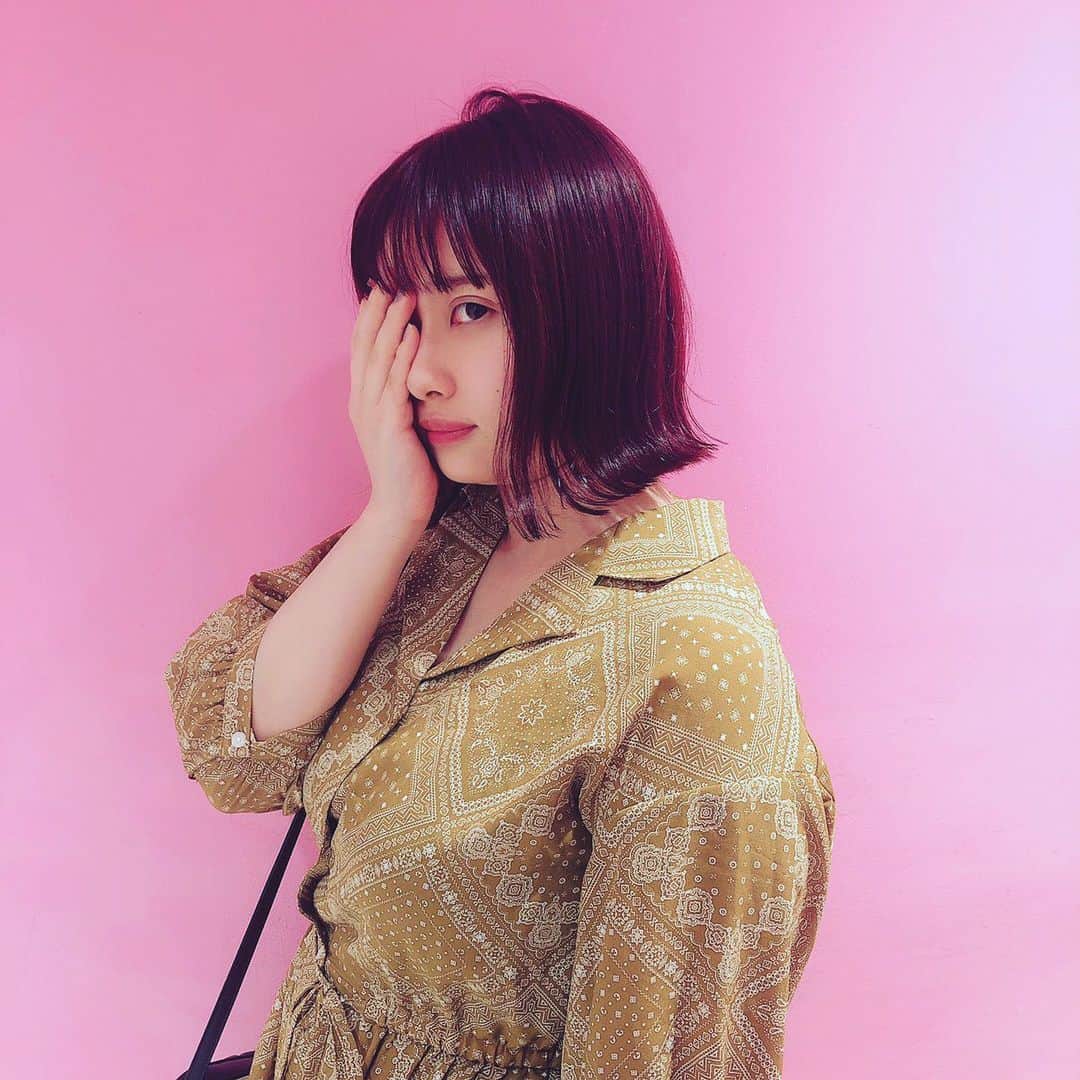 大松絵美さんのインスタグラム写真 - (大松絵美Instagram)「こないだ、髪の毛染めた！ ものもらいヤバすぎて隠してるだけで オシャレポーズではないよ☺️☺️☺️」10月16日 19時08分 - emirin1004