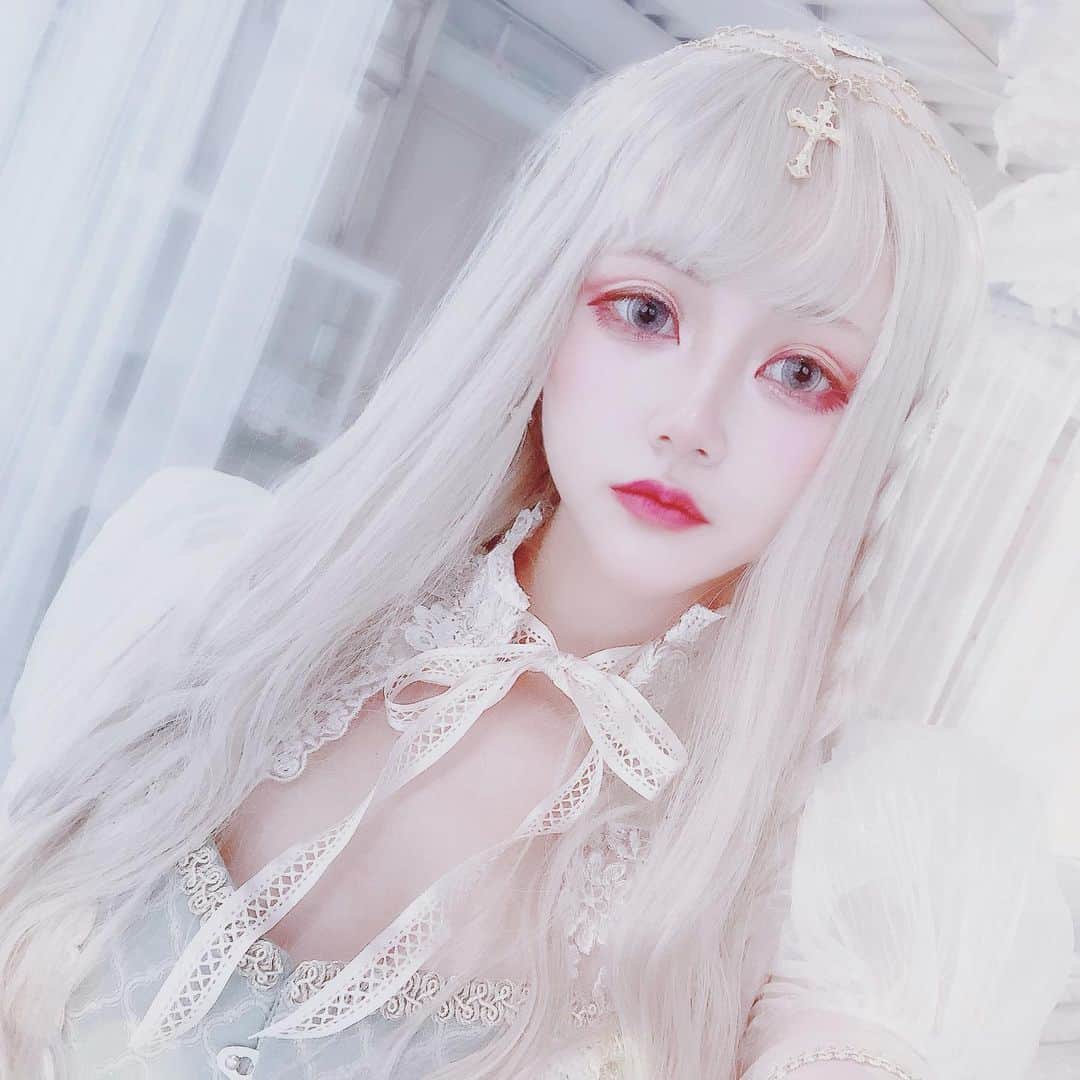 赤羽律のインスタグラム：「👑Versailles👑 . . #originalcosplay #originalcostume #handmade #オリジナルコスプレ #手作り #blonde #twins #gold #royalty #versailles #貴族 #ballerina #cosplayer #コスプレイヤー #コスプレイヤー自画撮り部 #自撮り #selfie」