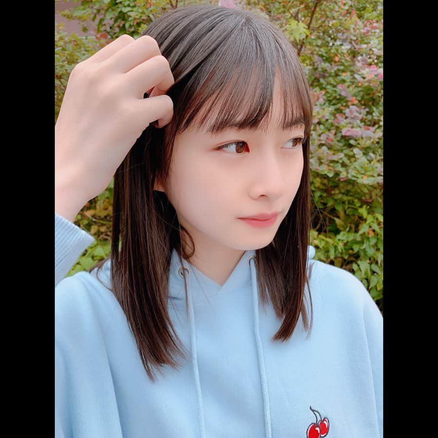 松岡はなのインスタグラム：「念願のパーカーデビュー🍒 #こっちの顔が好きみたい #また半目」