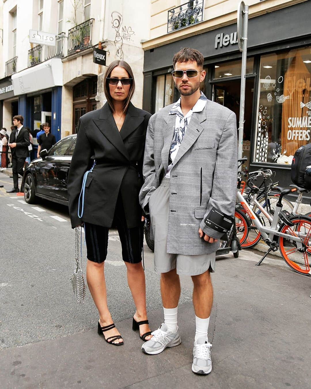 Droptokyoさんのインスタグラム写真 - (DroptokyoInstagram)「PARIS STREET STYLES #🇫🇷@drop_paris #streetstyle#droptokyo#paris#france#streetscene#streetfashion#streetwear#streetculture#tokyofashion#japanfashion#fashion#parisfashionweek#パリ#parisstreetstyle#parisfashion#pfw#rapper#ストリートファッション Photography: @kyoheihattori」10月16日 19時26分 - drop_tokyo