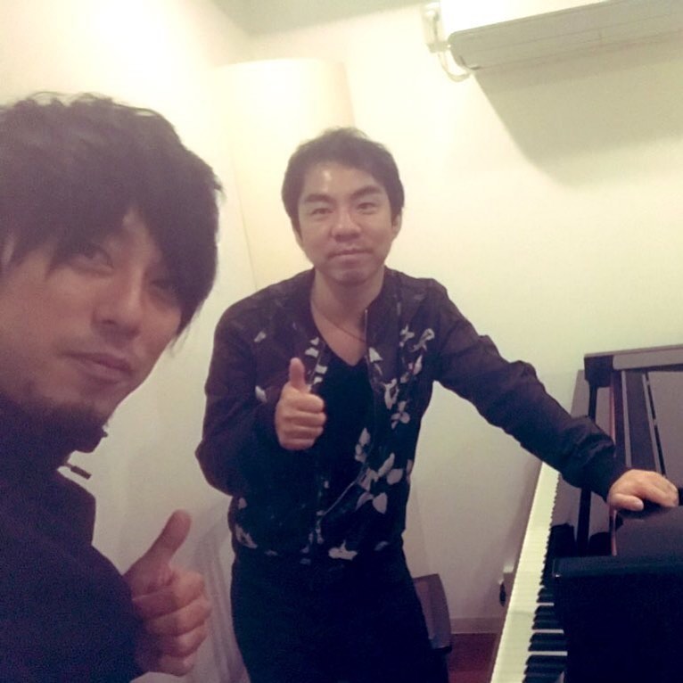 真戸原直人のインスタグラム：「#アンダーグラフ #曲作り #楽しい時間 with @masa_takumi」