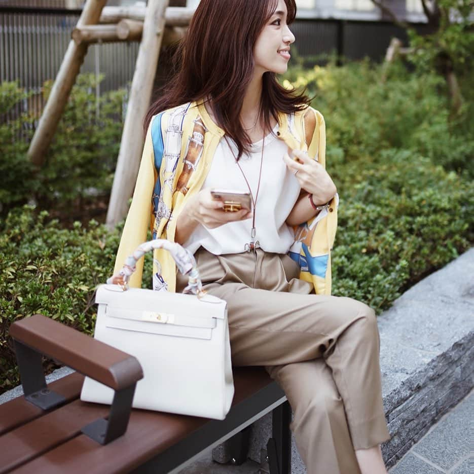 喜田彩子さんのインスタグラム写真 - (喜田彩子Instagram)「﻿ ﻿ いつもよりきれいめに♡♡﻿ ﻿ TOPS... @stunninglure ﻿ CARDIGAN... @hermes ﻿ BOTTOM... @stunninglure ﻿ BAG... @hermes ﻿ ﻿ hermes workshop楽しかった🍊﻿ 子供の用事があって最後めちゃくちゃ急いだけど😅💨﻿ ﻿ ﻿ #fashion #outfit #ootd #coordinate #simple  #instagood #mamacode #엄마 #패션 #hermes #hermesbag #hermeskelly #bag #kelly #kelly28 #kellybag #togo #トゴ #エルメス #エルメスケリー #エルメスバッグ #バッグ #鞄 #ケリー #ケリー25 #クレ #ゴールド金具 #トゴ #156センチコーデ #sサイズコーデ」10月16日 19時32分 - ayacokida