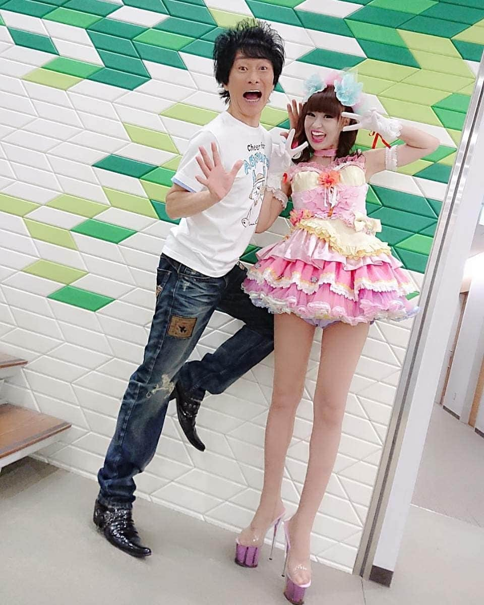 さゆりさんのインスタグラム写真 - (さゆりInstagram)「お洋服の巻💖お股がチラっとすみません😅💦からの～ショウジ兄さんの全力ドゥ〰️‼️🤣🤣🤣頂きましたぁ〰️🎶🤣🎶 #全力で #ドゥ 〰️🤣 #ショウジ兄さん 素敵過ぎます‼️🤣🤣🤣 #かつみさん #生放送で #大谷亮平 さんに #仮歯飛ばす の巻🤣💦💦 #反射的に両腕で拾って下さる #元バレーボール選手俳優大谷さん✨🤣 #素敵過ぎます❤️ #シンデレラガールズ  #三村かなこ ちゃん❤️ #ラブライブサンシャイン  #かつみさゆり  #さゆり  #吉本坂46 #村上ショージ 兄さん」10月16日 19時33分 - katsumisayuri_sayuri