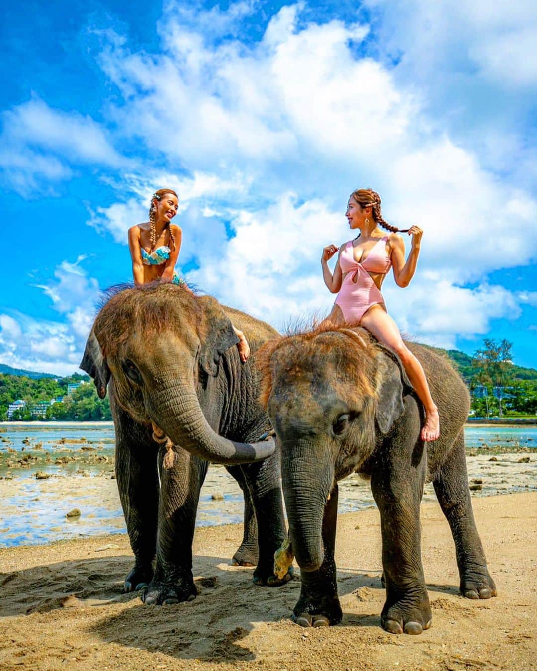 NAHOさんのインスタグラム写真 - (NAHOInstagram)「💙〜🐘👭🐘〜💙 スライド→→してね📸💋 . . ありんこと象さんと一緒にbeachをお散歩っ🏝❤︎ たくさん乗っけてくれてありがとう象さんっ🐘💋 . . お鼻ですぐちょっかい出してくる可愛さと💕 鳴き声がとってもキュートでしたっっ☺︎🌈 . . . #cjd_naho #dancer #phuket #phuketthailand #phuketisland #elephant #elephantbeach #love #beach #beautifulsky #photography #photogenic #japanesegirl #smile #なち #なち旅 #なちぽん #NAHO #旅行 #プーケット #タイ #象さん #お散歩 #ビーチ #自然 #空 #象乗り #海 #ビキニ #happy」10月16日 19時46分 - naho25__kai_noa