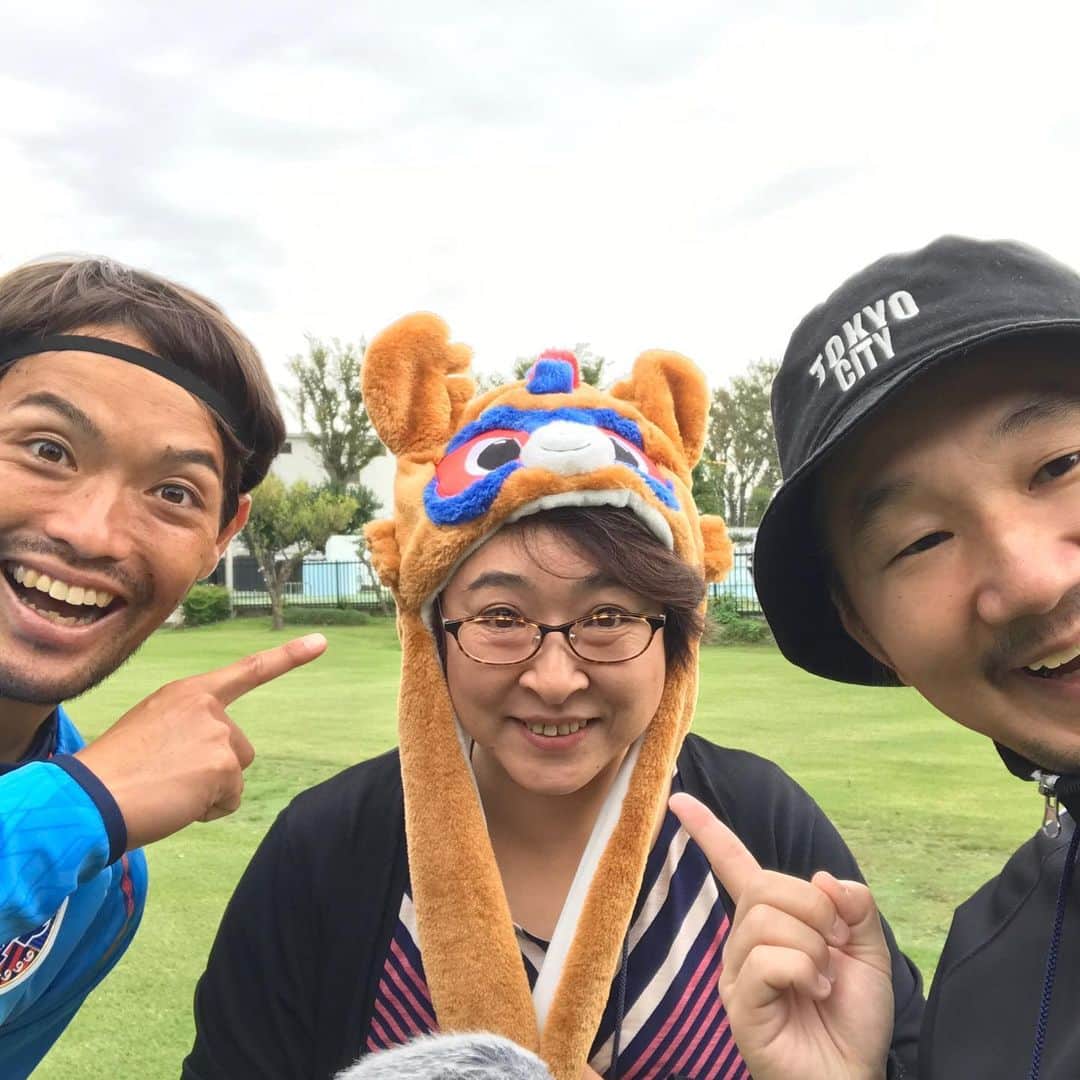 植田朝日のインスタグラム：「🔵🔴﻿ ﻿ これから金曜22時オンエアの調布FM『TOKYO12RADIO特番』の収録だぜ〜‼️﻿ ﻿ まっ、オンエア時には金J 鹿島の結果は反映してないからよろしくね〜⁉️ ←フリ﻿ ﻿ 中野さんもドロンパ帽かぶってテンション高めです。苦笑﻿ ﻿ #tokyo12」