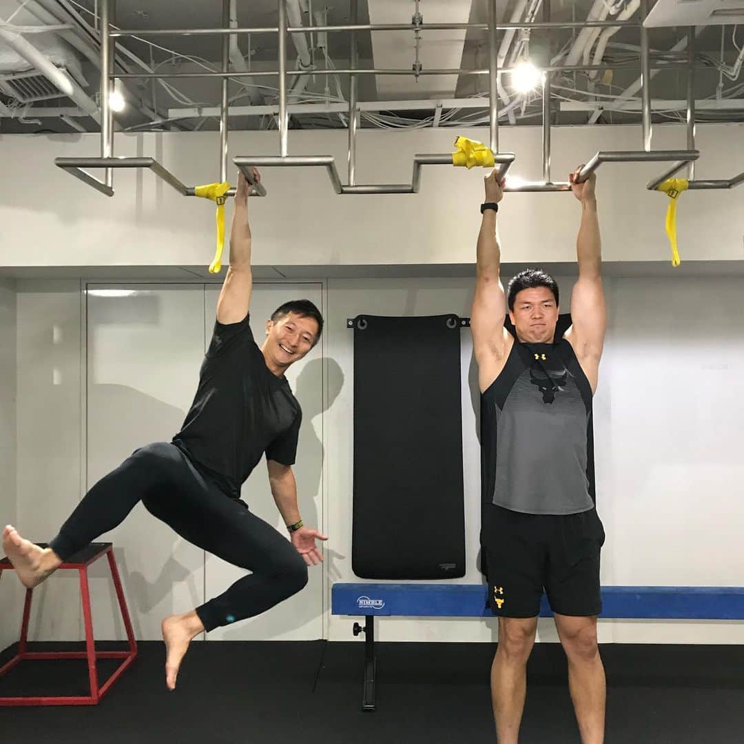 立川理道のインスタグラム：「@gritnationginza でトレーニングしてきました！ 動作を鍛える事にたくさんの気付きがあり、今後の伸びしろも見つかりました！ @shoe.hayashi @atakatani  引き続きよろしくお願いします！  #動作を鍛える #雲梯は足ついてます #子供の頃楽勝に出来たのに」