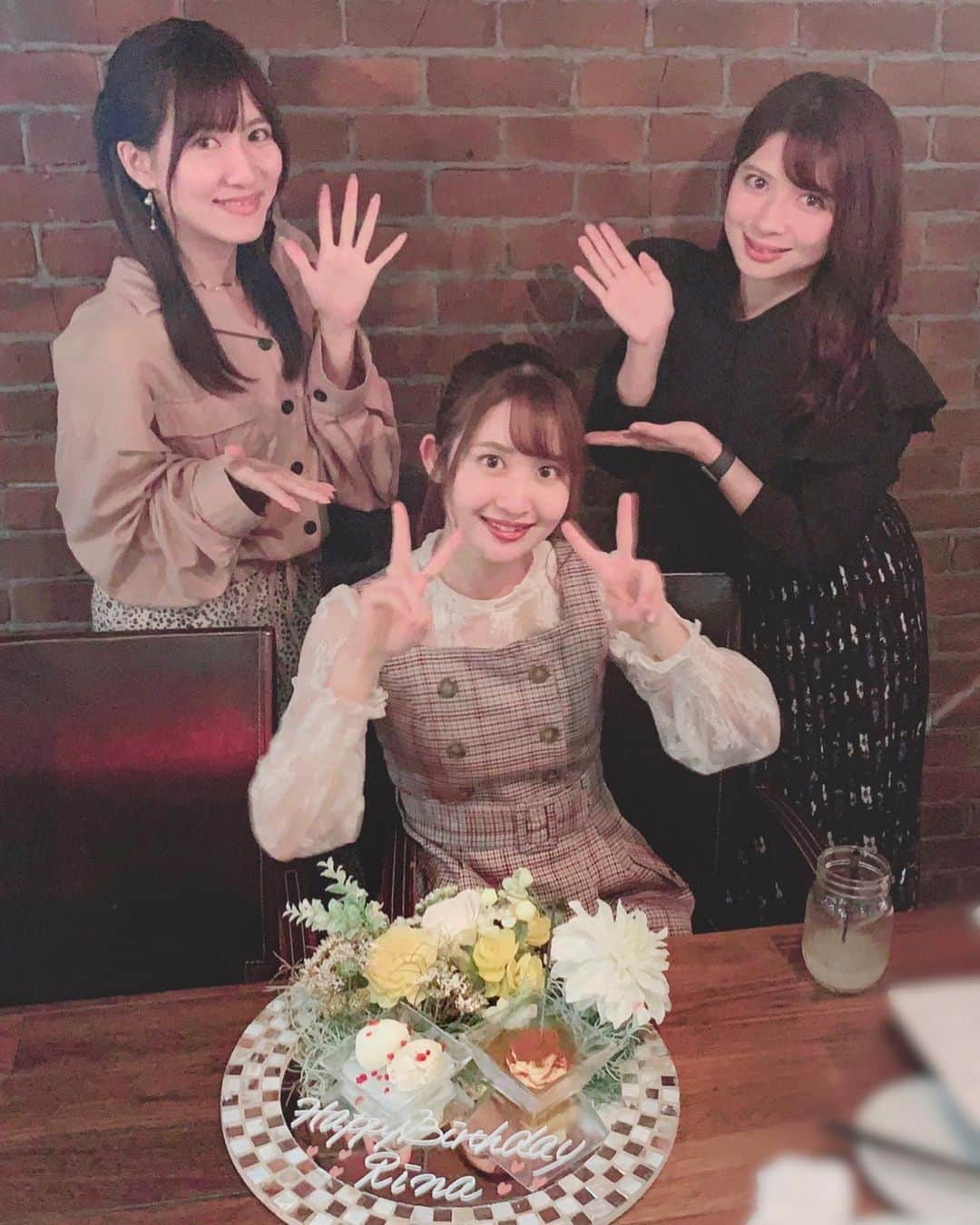 沢井里奈さんのインスタグラム写真 - (沢井里奈Instagram)「♡ . ‪あいちん、れいなっちが‬ ‪お誕生日お祝いしてくれました🥺❤️‬ ‪嬉しすぎた😭😭😭💓💓‬ . ‪安定の愉快な二人すぎて‬ ‪楽しい時間でした☺️💓💓‬ . ‪二人ともありがとう🎂💐💕💕‬ . . #さわーコーデ 👗🌸 . onepiece♡ #willselection  blouse♡ #niceclaup . #hbd #happybirthday #anniversary #surprise #instalove #instagood #instagramjapan #japanesegirl #girls #사복 #옷스타그램 #팔로우 #셀카 #얼스타그램 #메이크업 #お誕生日 #お祝い #サプライズ #沢井里奈」10月16日 19時51分 - sawairina