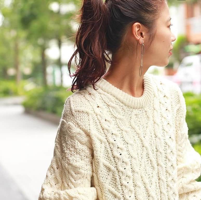 トライセクトさんのインスタグラム写真 - (トライセクトInstagram)「This week’s pick up item🛍﻿ ﻿ ﻿ ざっくりとした編み目が可愛いアラン柄ニットはコーディネートのアクセントになる1着☺︎❤︎﻿ 華奢なワンピースと合わせたりメンズライクなボトムスと合わせたり幅広いコーディネートにおすすめな万能ニットです🧶﻿ ﻿ “Aran Woollen Miles ARAN SWEATER”﻿ ￥14,500+tax No.19080463000930﻿ ﻿ ﻿ 秋のマストハブアイテム、チェックパンツ。テーパードのすっきりとしたシルエットでオンからオフまで幅広いスタイリングに活躍🍂﻿ トレンドカラーのブラウンに差し色のブルーが効いた旬な色合わせがポイントです☝️❤︎﻿ ﻿ “Highland Wool  Tapered Pants”﻿ ￥10,000+tax No.19030462806030﻿ ﻿ ﻿ #aranknit ﻿ #knit﻿ #alanwoollenmiles﻿ #taperedpants﻿ #checkpants﻿ #fashion﻿ #journalstandardrelume﻿ #baycrews」10月16日 20時03分 - baycrews