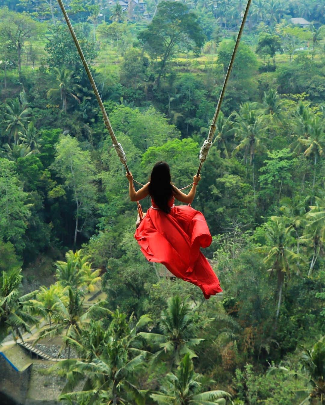 エマ（テニール・ダッシュウッド）さんのインスタグラム写真 - (エマ（テニール・ダッシュウッド）Instagram)「Bali swing!」10月16日 20時12分 - realtenilledashwood