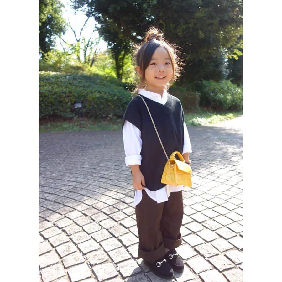 Saraさんのインスタグラム写真 - (SaraInstagram)「. coordinate♡ . ニットベスト&シャツで 秋っぽく🍁 . ビットローファーかわいい🤤 . shirt ▶︎ #devirock  vest ▶︎ #petitmain  pants ▶︎ #devirock loafers ▶︎ #petitmain  bag ▶︎ #jeanasis . #ootd #kids #kids_japan #kids_japan_ootd #kjp_ootd #kidsfahion #kidscode #kidsootd #kidswear #キッズコーデ #キッズファッション #ニットベスト #ビットローファー」10月16日 20時12分 - sarasara718
