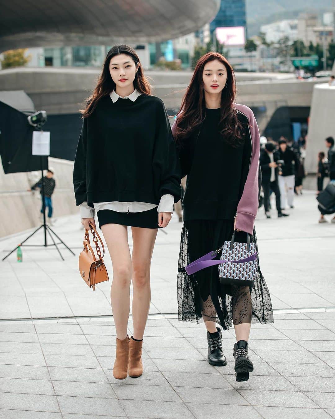 가로수길 , Seoulさんのインスタグラム写真 - (가로수길 , SeoulInstagram)「SFW Street Fashion Style Thx @sssuvely @yooneong 🔥 김수빈 , 최윤영 . . #서울패션위크 #sfw #오오티디 #nyc #koreafashion #패션그램 #womenswear #nyfw #데일리그램 #outfit #ootd #street #streetfashion #streetphoto #가로수길 #이태원 #사진 #스트릿패션 #모델 #wiwt #nyfw #pfw」10月16日 20時17分 - jaylim1