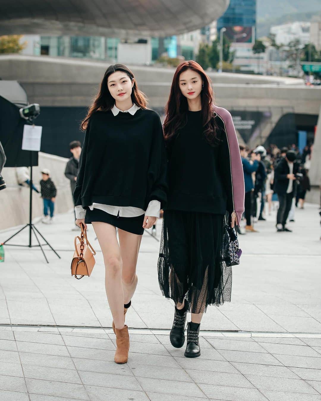 가로수길 , Seoulさんのインスタグラム写真 - (가로수길 , SeoulInstagram)「SFW Street Fashion Style Thx @sssuvely @yooneong 🔥 김수빈 , 최윤영 . . #서울패션위크 #sfw #오오티디 #nyc #koreafashion #패션그램 #womenswear #nyfw #데일리그램 #outfit #ootd #street #streetfashion #streetphoto #가로수길 #이태원 #사진 #스트릿패션 #모델 #wiwt #nyfw #pfw」10月16日 20時17分 - jaylim1