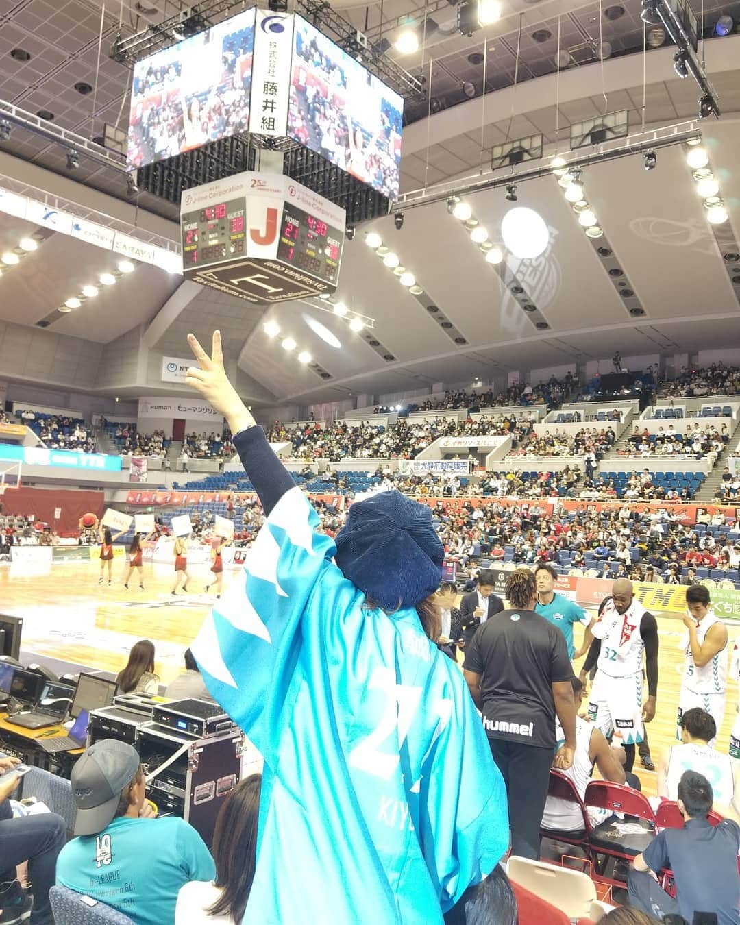 のインスタグラム：「京都ハンナリーズの試合観戦‼️今日はアウェイ‼️エベッサのホーム、舞洲スポーツアリーナです✨勝つぞ‼️目指せ、５連勝‼️#京都ハンナリーズ #bリーグ #エベッサ #谷口キヨコ #新撰組 #バスケットボール」