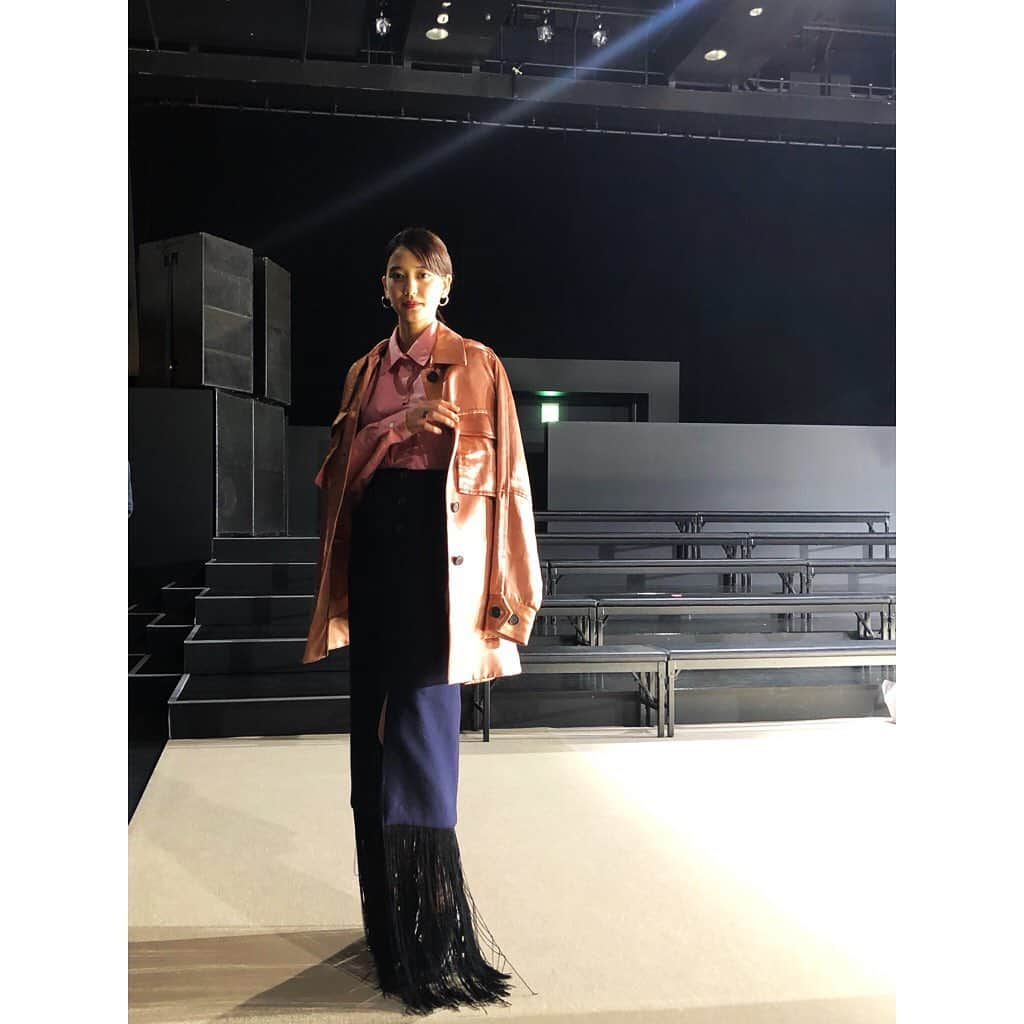 山崎紘菜さんのインスタグラム写真 - (山崎紘菜Instagram)「. Jacket&Blouse&Skirt:@cinoh_official  Styled by @g_miura_makiko  #Thanks❤︎#CINOH  #2020springsummercollection #Fashionweektokyo」10月16日 20時34分 - hirona_yamazaki