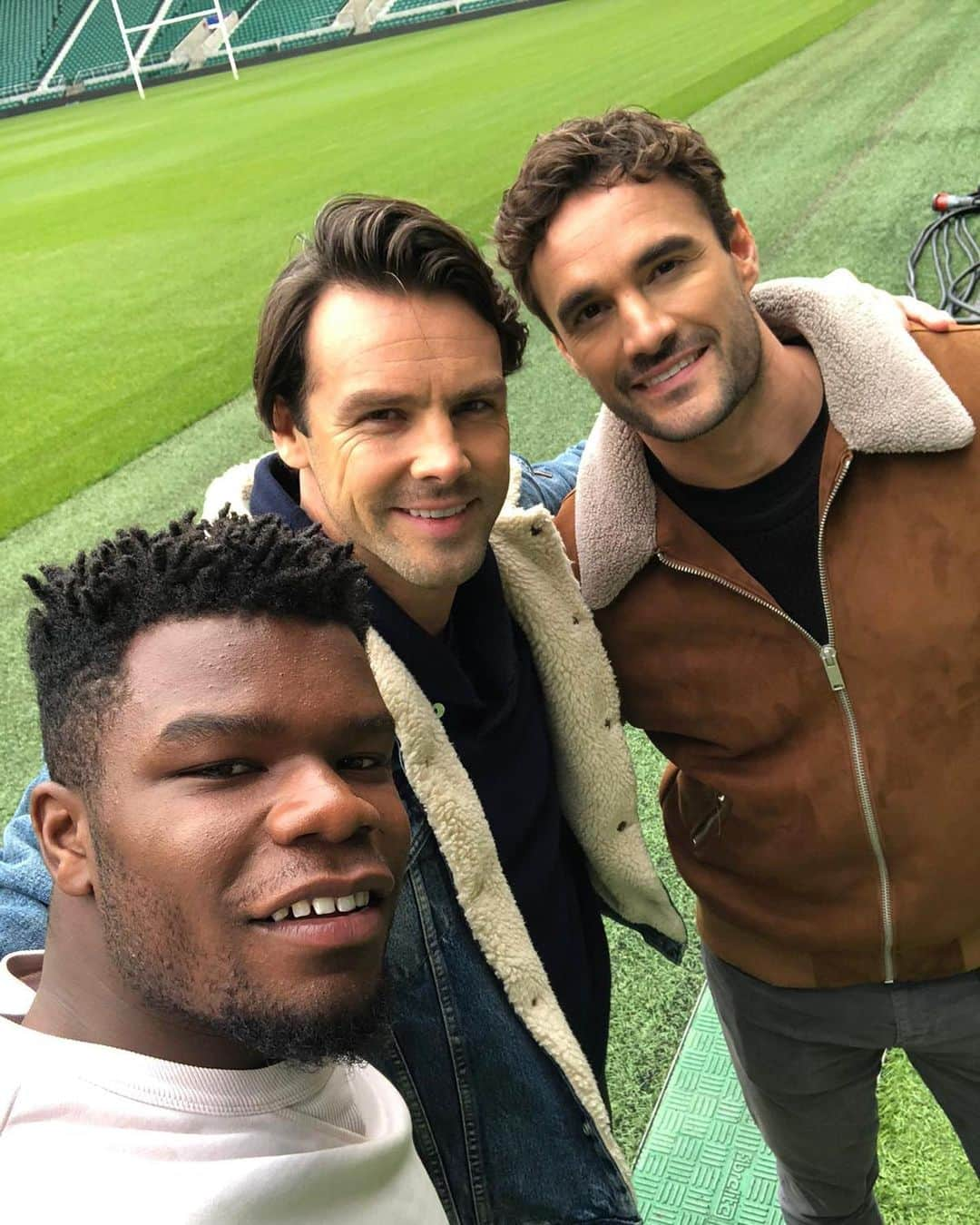 トム・エバンスさんのインスタグラム写真 - (トム・エバンスInstagram)「Filming something special today at the home of rugby with these lads 🤙🏻 @thexfactor #trystar」10月16日 20時38分 - te11