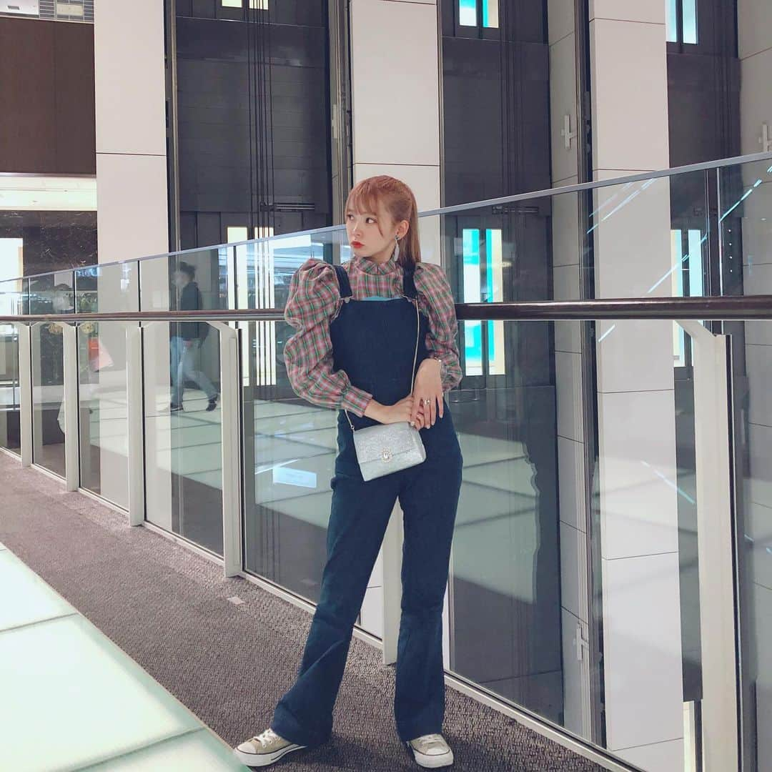 mimさんのインスタグラム写真 - (mimInstagram)「名古屋行った時のコーデ🥺💙 YouTubeの購入品紹介の時にも載せたけど、動きやすいしシルエット綺麗だし最高なの🥺  #me#mim_ootd#fashion#photo#instagood#honeymihoney#jouetie#converse#liquem#157cm」10月16日 20時44分 - mim_11_11