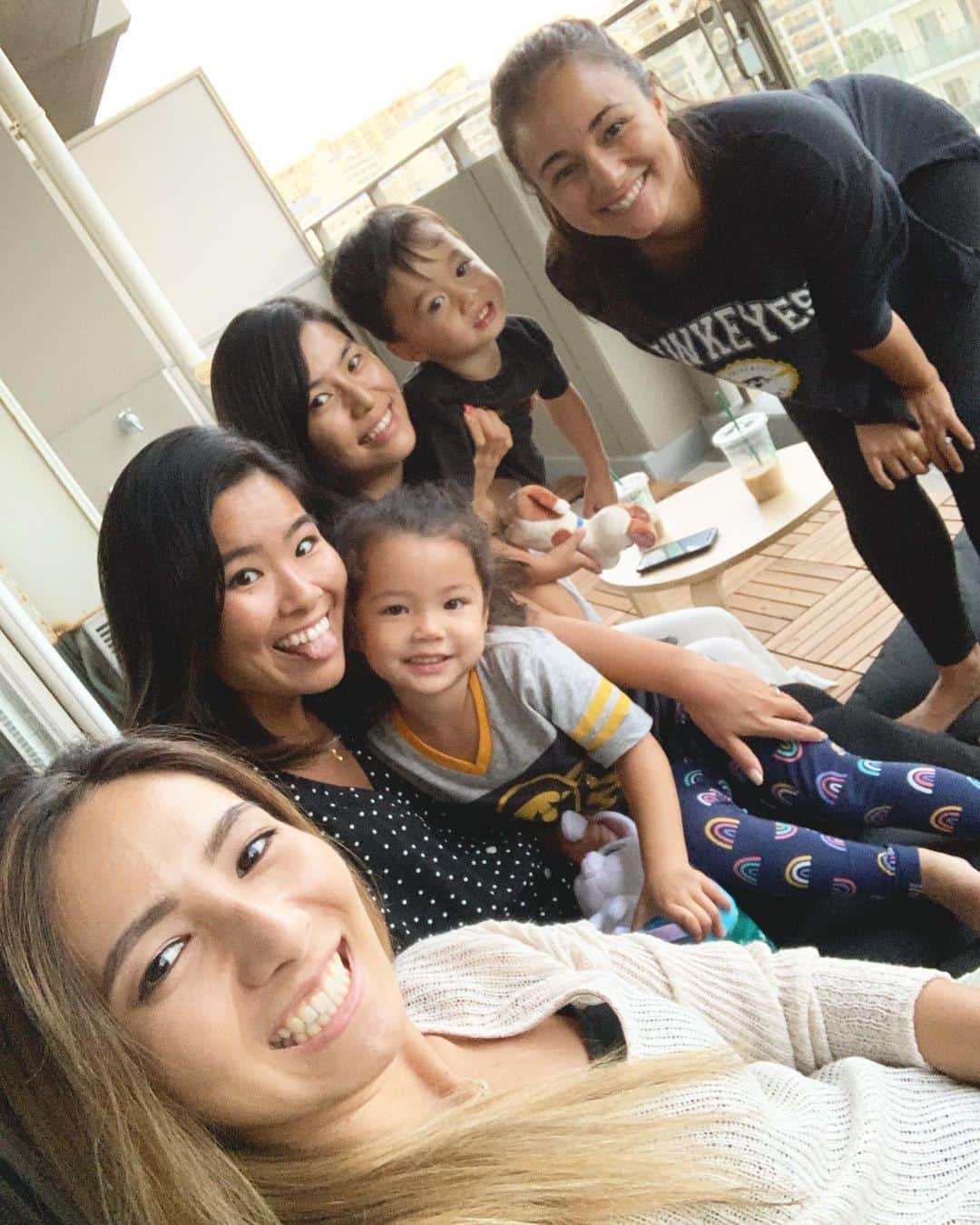 エリナ シルカのインスタグラム：「Friends 😊」