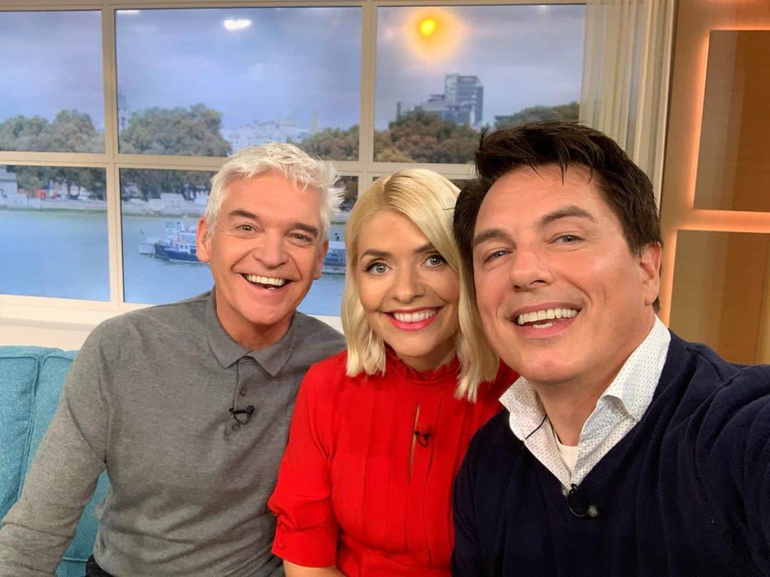 ジョン・バロウマンさんのインスタグラム写真 - (ジョン・バロウマンInstagram)「Thanks @thismorning and @hollywilloughby @schofe for having me in to chat. The beef noodles were #Devine  Jb」10月16日 20時59分 - johnscotbarrowman