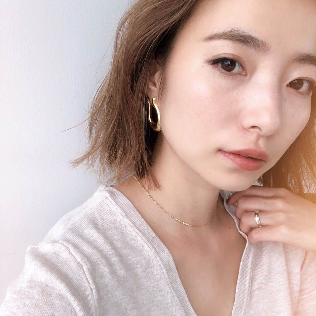 のインスタグラム：「Oggi.jpにて久しぶりのブログを📝(@oggi_mag) @uzu_byflowfushi の新作リップ2つについて😊😊 ブラウンが秋っぽくて特にお気に入り！み〜てね〜〜 https://oggi.jp/6079203  #blog #oggi #uzubyflowfushi #38C99F #ブログ #秋リップ #ブラウンリップ #コスメ #コスメ購入品」