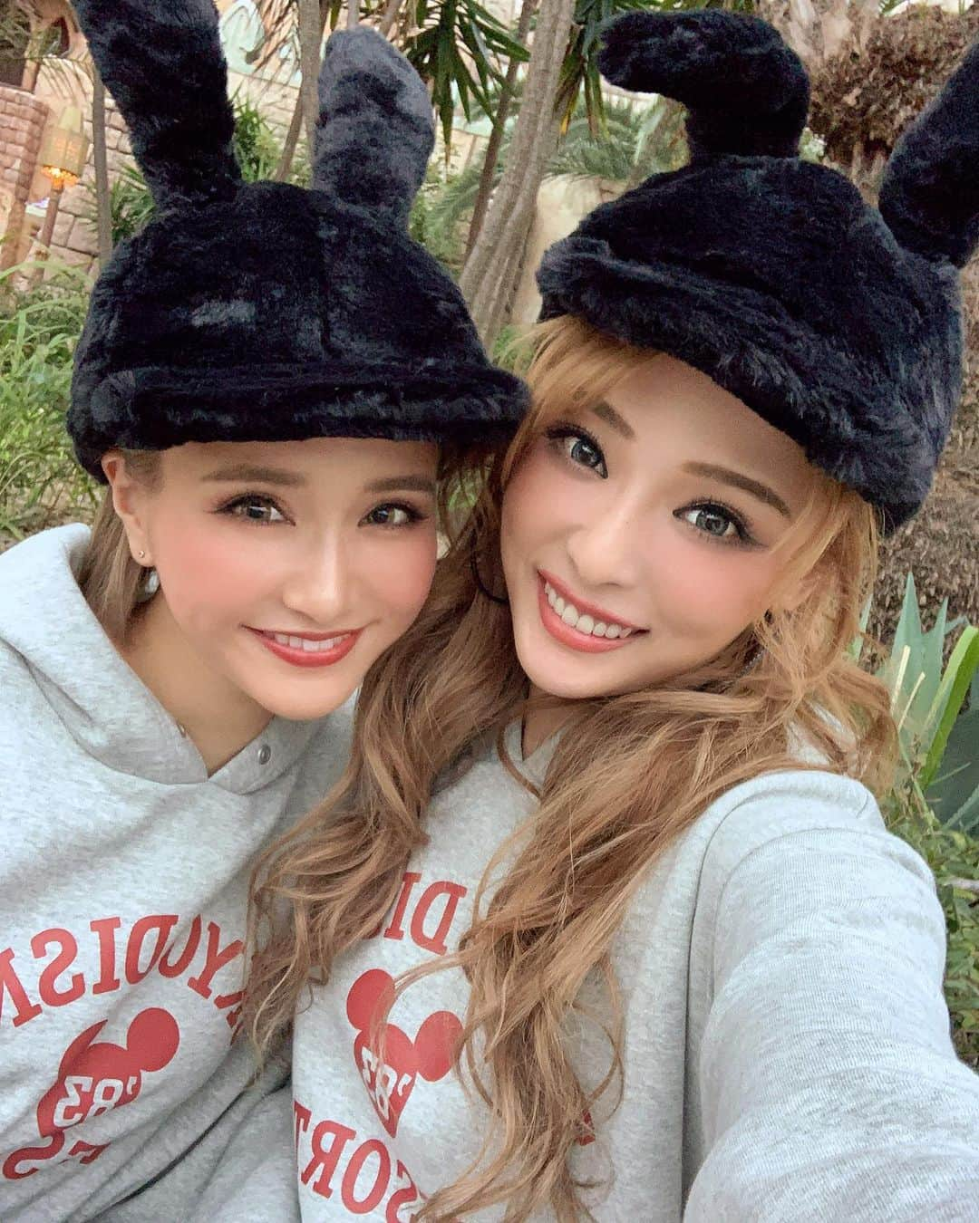 カナさんのインスタグラム写真 - (カナInstagram)「りーたんと双子でディズニー❤︎❤︎ @cjd_riri ． #cyberjapan  #tds #オズワルド」10月16日 21時15分 - _kana627_