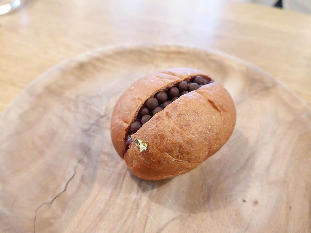 田中麻衣さんのインスタグラム写真 - (田中麻衣Instagram)「365日のパン大好き🥰🥐🥖🍞全部小さめだからついついいろんな種類買ってしまう。 . 行くと必ず買っちゃうクロッカンショコラ。 チョコのサクサクがたまらない！ #365日 #東京パン屋」10月16日 21時15分 - maitanaka1217