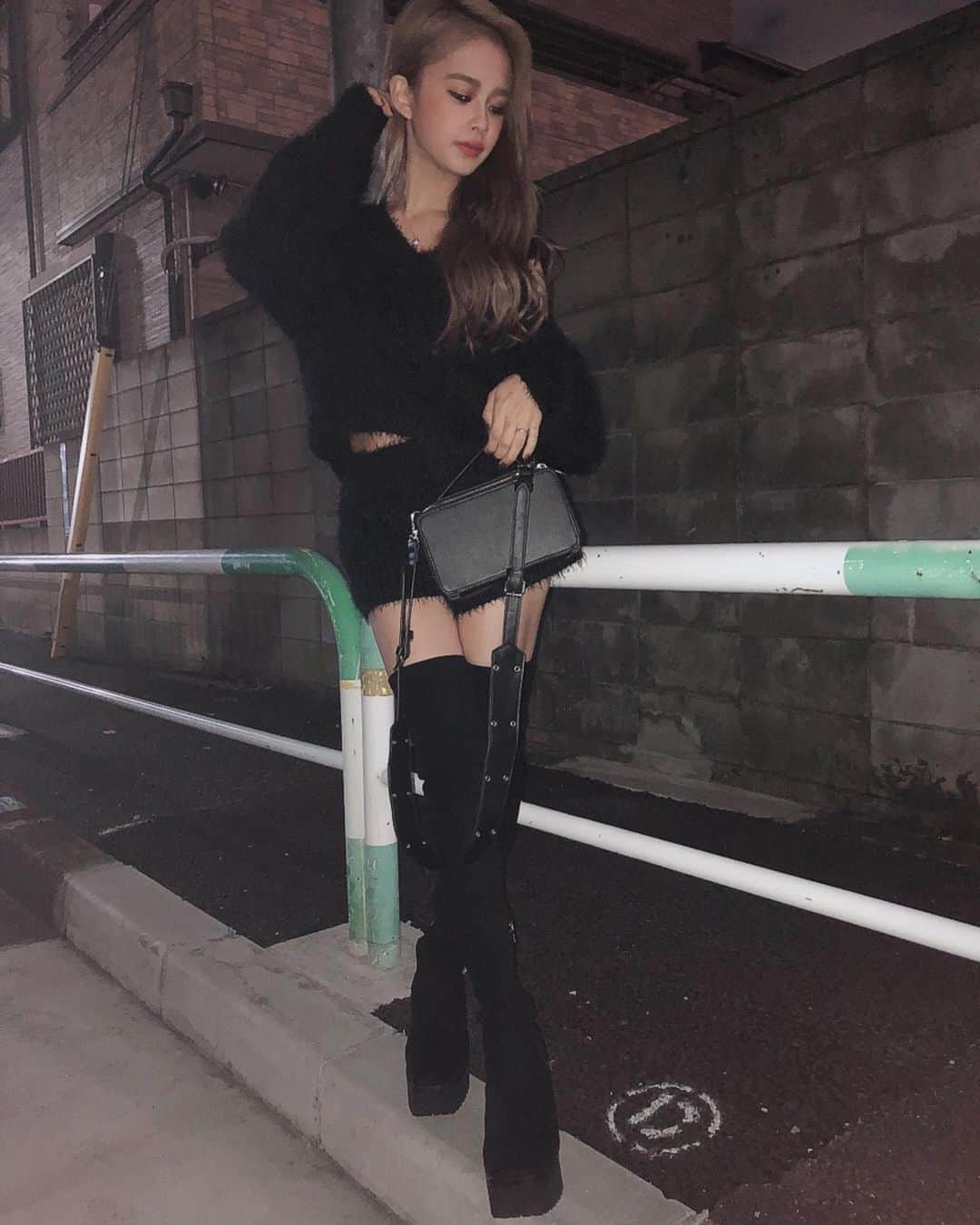 加藤美佳さんのインスタグラム写真 - (加藤美佳Instagram)「🖤ﾌﾞﾗｯｸｺｰﾃﾞ🖤 タグ付けみてね✔」10月16日 21時17分 - katomika1212