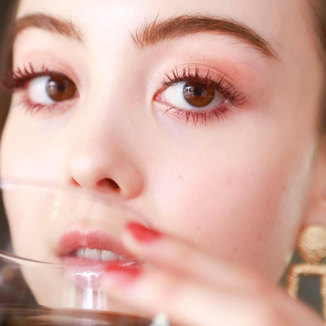 エクセルメイクさんのインスタグラム写真 - (エクセルメイクInstagram)「モデル使用色💄﻿ ﻿ ＜EYE＞ ロング＆カラード　ラッシュ　ＬＣ０２ イルミクチュールシャドウ　ＩＣ０５ スキニーリッチライナー　ＲＬ０１﻿ ﻿ . ＜BASE＞ スキンティント　セラム　ＳＴ０２ サイレントグロウ　コンシーラー　ＳＧ０１﻿ ﻿ . ＜EYEBROW＞ パウダー＆ペンシル　アイブロウＥＸ　ＰＤ０２ アイブロウマスカラ　Ｎ　ＢＭ０１﻿ ﻿ . ＜CHEEK＞ スキニーリッチチーク　ＲＣ０４﻿ ﻿ . ＜LIP＞ グレイズバームリップ　ＧＢ０３﻿ ﻿ . ＜NAIL＞ ネイルポリッシュ　Ｎ　ＮＬ１１﻿ . . #excel #エクセル #excelmake #エクセルメイク #マスカラ」10月16日 21時20分 - excelmake