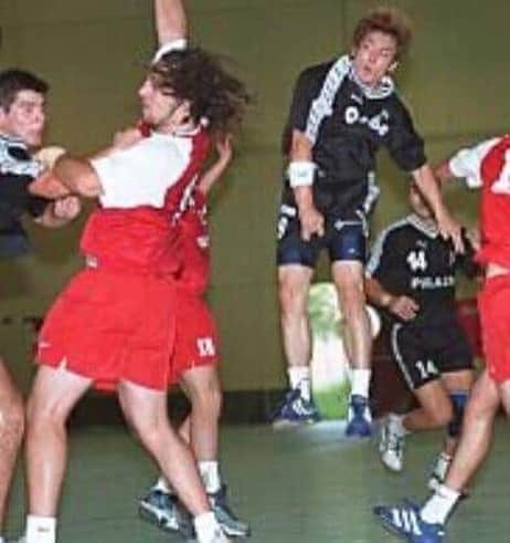 宮崎大輔さんのインスタグラム写真 - (宮崎大輔Instagram)「画像が悪くてすいません😅 18年前の画像‼️ in Spain🇪🇸 #spain  #handball #ハンドボール #18年前 #思い出 #がむしゃらに #bennu」10月16日 21時25分 - daisuke7_official