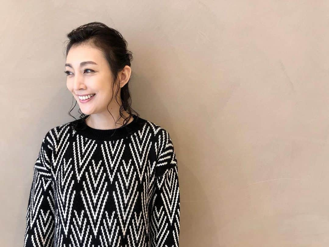 田中美里さんのインスタグラム写真 - (田中美里Instagram)「先日のLOFTのイベントで帽子を被っても似合うヘアスタイルを渋谷にあるTRUEの村上さんにつくってもらいました。  @true_hairmake  @nachi63  #ヘアスタイル  #まりやちゃんが繋いでくれたご縁」10月16日 21時27分 - misatotanaka77