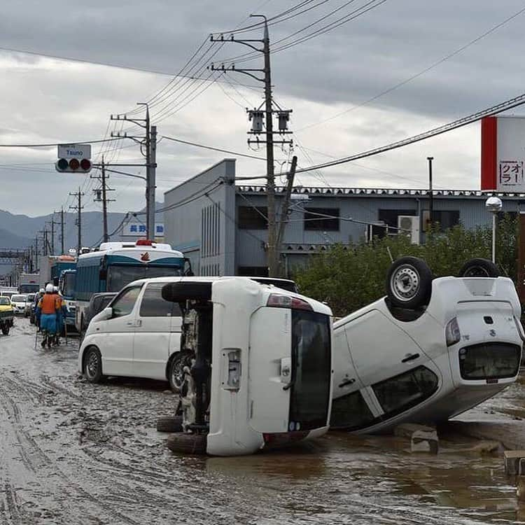 レオナルド・ディカプリオさんのインスタグラム写真 - (レオナルド・ディカプリオInstagram)「#Regram #RG @bbcnews: Typhoon Hagibis is the worst storm to hit Japan in decades. More than 110,000 people are taking part in search and rescue operations after the typhoon struck on Saturday. It has left at least 40 dead, with 16 missing and also caused the cancellation of three Rugby World Cup matches. (📷Kazuhiro Nogi/AFP, Kim Kyung-Hoon/REUTERS, Jiji Press/ AFP, Kyodo/REUTERS) #storm #typhoon #Japan #weather #bbcnews」10月16日 21時38分 - leonardodicaprio