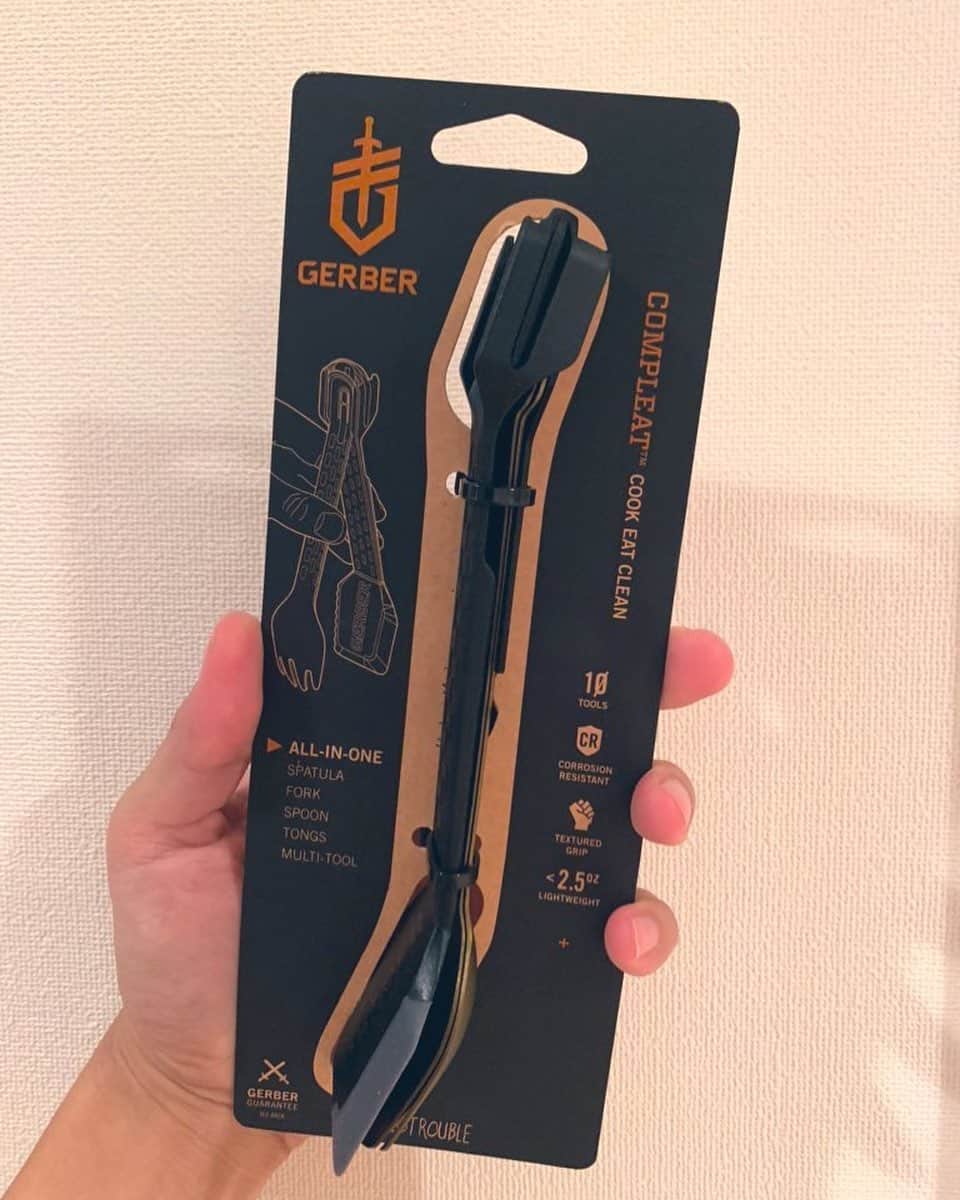 長田成哉のインスタグラム：「‪ずーーーーーーーーっと欲しかったガーバーのキャンプ用のクッキングツールが‬ ‪やっと手に入った！！！！！！！‬ ‪フォー！！！！！！！‬ ‪スプーンとフォークとスクレーパーのセットで、合体させるとトングになるのだ！！‬ #camp #outdoor #gerber」