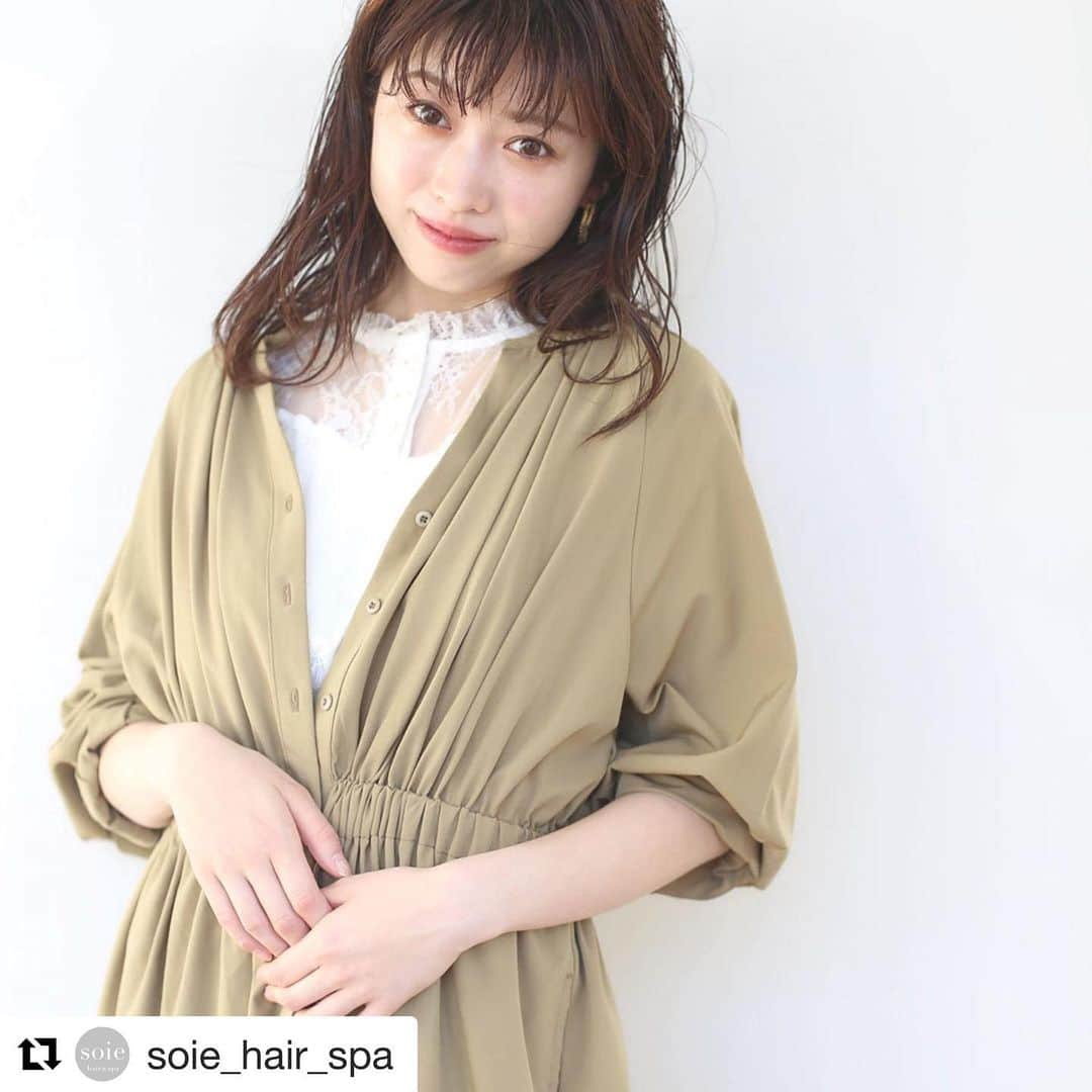 THROW 【スロウ】さんのインスタグラム写真 - (THROW 【スロウ】Instagram)「#Repost @soie_hair_spa with @get_repost ・・・ 深みのあるチョコレートカラー by namiko  ネット予約はプロフィールURLからお願いします。 ⏬初回クーポン  カット+スロウカラー+潤tr¥11880 カット+オーガニックヘッドスパ ¥7560 ハーフハイライト+スロウカラー ¥11880  住所 春日井市 勝川町6-93 ℡  0568-41-8155  #soie#soie春日井#春日井#ソワ #春日井ママ#勝川 #春日井美容室#春日井カフェ #ショートボブ #個室シャンプー台#大人ヘア #大人ヘアスタイル#外国人風 #ボブ#ショート#切りっぱなし #大人ヘアカラー#オーガニック #オーガニックカラー#ヘッドスパ #デトックススパ#スロウカラー #hair#hairstyle#organic#大人女性 #love」10月16日 21時45分 - throwcolor