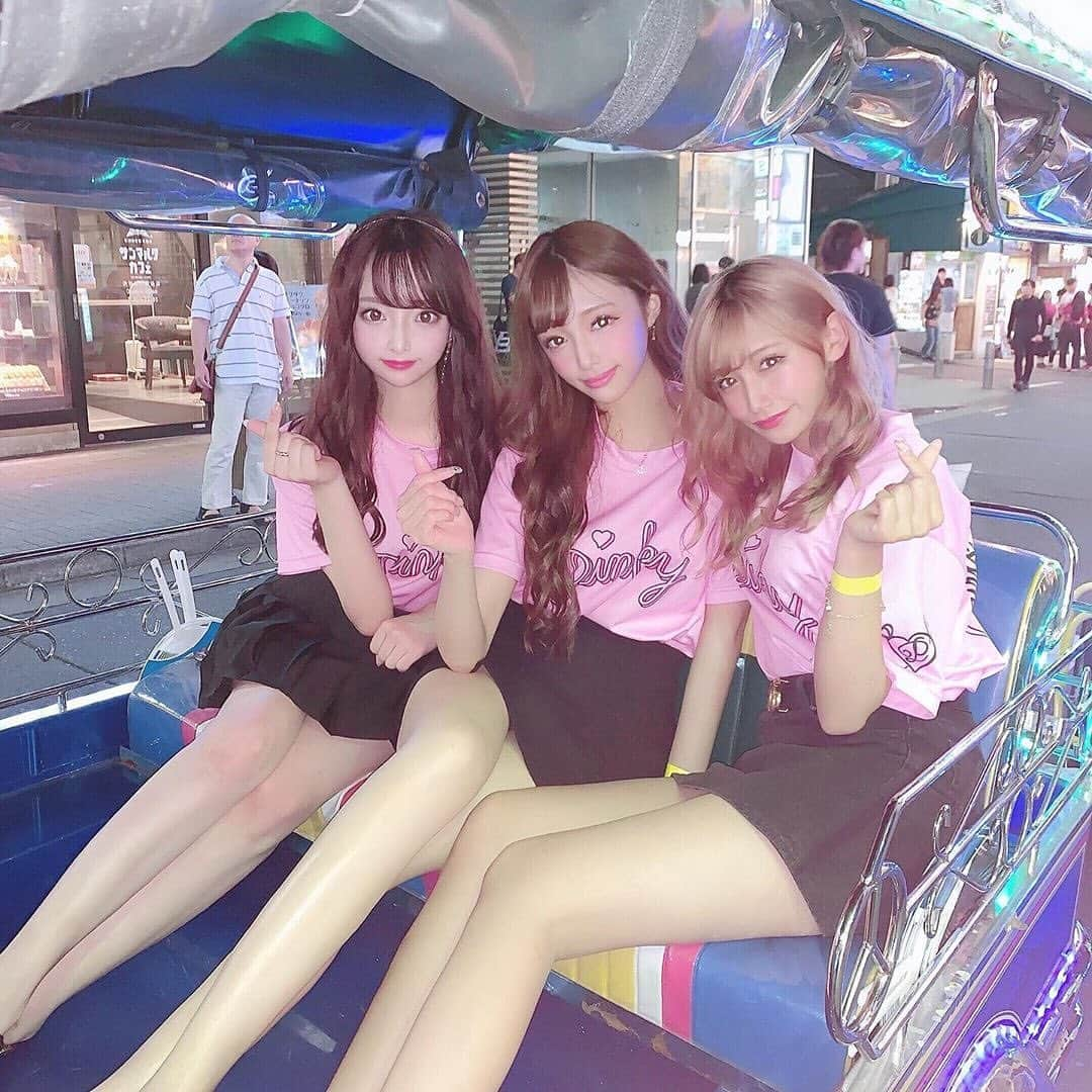 美女美容事情さんのインスタグラム写真 - (美女美容事情Instagram)「⠀ 《トゥクトゥクDJバス🚌💨》⠀ *⠀ リポストを使って、素敵な写真📷✨を投稿されてる方を紹介させて頂く⠀⠀⠀⠀ 【💄美女美容事情💅】のコーナーです✨⠀ *⠀⠀⠀⠀⠀⠀⠀ いいねやコメント、フォローして応援してね❤︎🥰🎶⁣⠀ *⠀⠀⠀⠀⠀⠀⠀ 今回ご紹介させて頂きますのは❤︎⠀ MAOさん< @_maozheng_ >の素敵なお写真📸⠀ *⠀ 渋谷でトゥクトゥクに乗った美女3人✨👩‍🦰素敵すぎて渋谷の人が振り返りますね👀🌟⠀ *⠀⠀ MAOさんのアカウントには他にも素晴らしい投稿が沢山ありますので是非覗いてみてくださいね💁‍♀️💙⠀ *⠀⠀ MAOさん< @_maozheng_ >⠀ 素敵な投稿ありがとうございました☺️📸✨⠀⠀⠀⠀⠀⠀⠀⠀ △▼△▼△▼△▼△▼△▼△▼△▼△▼⠀⠀⠀⠀⠀⠀⠀⠀⠀⠀⠀⠀⠀⠀⠀⠀⠀⠀⠀⠀⠀⠀⠀⠀⠀⠀⠀⠀⠀⠀⠀⠀⠀ ❤🧡💛「美女美容事情」💚💙💜⠀⠀⠀⠀⠀⠀⠀⠀⠀⠀⠀⠀⠀⠀⠀ 👇掲載ご希望の方は👇⠀⠀⠀⠀⠀⠀⠀⠀⠀⠀⠀⠀⠀⠀⠀⠀ @b_b_j.jタグ付けと🖤 # ビジョビ⠀🖤⠀⠀⠀⠀⠀⠀⠀⠀⠀⠀⠀⠀⠀⠀⠀ をタグ付けお願いします✨⠀⠀⠀⠀⠀⠀⠀⠀⠀⠀⠀⠀⠀⠀⠀⠀ ――――――――――――――――⠀⠀⠀⠀⠀⠀⠀⠀⠀⠀⠀⠀⠀⠀⠀⠀⠀⠀⠀⠀⠀⠀⠀ ～姉妹アカウントのご紹介～⠀⠀⠀⠀⠀⠀⠀⠀⠀⠀⠀⠀⠀⠀⠀⠀⠀⠀⠀⠀⠀⠀⠀⠀⠀⠀⠀ ◇美容情報を紹介している«美女美容事情～Beauty～»⠀⠀⠀⠀⠀⠀⠀⠀⠀⠀⠀⠀⠀⠀⠀⠀⠀⠀⠀⠀⠀⠀⠀⠀⠀⠀ ( @b_b_j.j_b )⠀⠀⠀⠀⠀⠀⠀⠀⠀⠀⠀⠀⠀⠀⠀⠀⠀⠀⠀⠀⠀⠀⠀⠀⠀⠀⠀ ◇美しい旅スポット紹介をしている«美 spot»⠀⠀⠀⠀⠀⠀⠀⠀⠀⠀⠀⠀⠀⠀⠀⠀⠀⠀⠀⠀⠀⠀⠀⠀⠀ ( @b__spo )⠀⠀ ⠀⠀⠀⠀⠀⠀⠀⠀⠀⠀⠀⠀⠀⠀⠀⠀⠀⠀⠀⠀⠀ よかったらこちらも覗いてみてね👀🌟⠀ ⠀ ――――――――――――――――⠀⠀⠀ ⠀ #Shibuya #渋谷 ⠀ #シブヤ #DJバス ⠀ #貸し切り #トゥクトゥク⠀ #女子会 #シミラールック ⠀ #ピンク #pink ⠀ #渋谷センター街 ⠀ #smile #swimwear⠀⠀⠀ #naturalbeauty ⠀⠀⠀⠀⠀⠀ #スタイル抜群 #くびれ ⠀⠀ #女子力 ⠀⠀ #ナチュラルメイク #笑顔 ⠀⠀⠀⠀⠀⠀⠀⠀ #トレンド #大人可愛い⠀⠀⠀⠀⠀⠀⠀ #美人 #美女 ⠀⠀⠀⠀⠀⠀ #美肌 #美白ケア ⠀⠀⠀⠀⠀⠀ #ナチュラル ⠀ #美意識 #美意識向上⠀⠀⠀⠀⠀⠀⠀ #カメラ女子 #カジュアルコーデ」10月16日 22時05分 - b_b_j.j