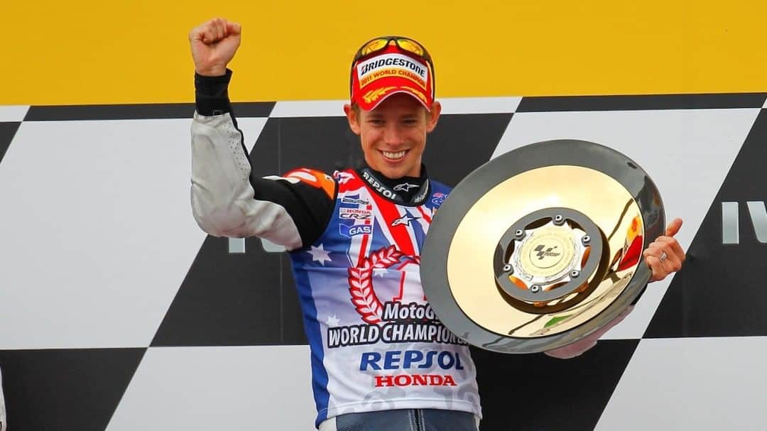MotoGPさんのインスタグラム写真 - (MotoGPInstagram)「#OnThisDay in 2011, @official_cs27 won the #AustralianGP to clinch his 2nd #MotoGP title, all on his birthday! 🏆 // Join us in celebrating with the two-time world champion who turns 34 today! 🎂 #MotoGPStats #CS27 #Motorsport #Motorcycle #Racing」10月16日 22時01分 - motogp