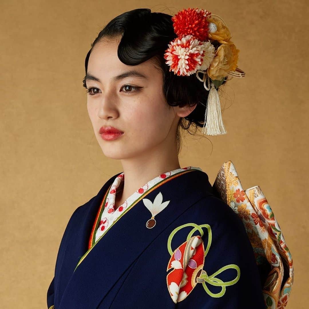 京都きもの友禅 公式 さんのインスタグラム写真 京都きもの友禅 公式 Instagram トレンド先取り くるっとうねる前髪がレトロっぽ 19年代にアメリカで誕生し 海外では今でもパーティーシーンなどで好まれているヘアスタイルなんですよ そんな