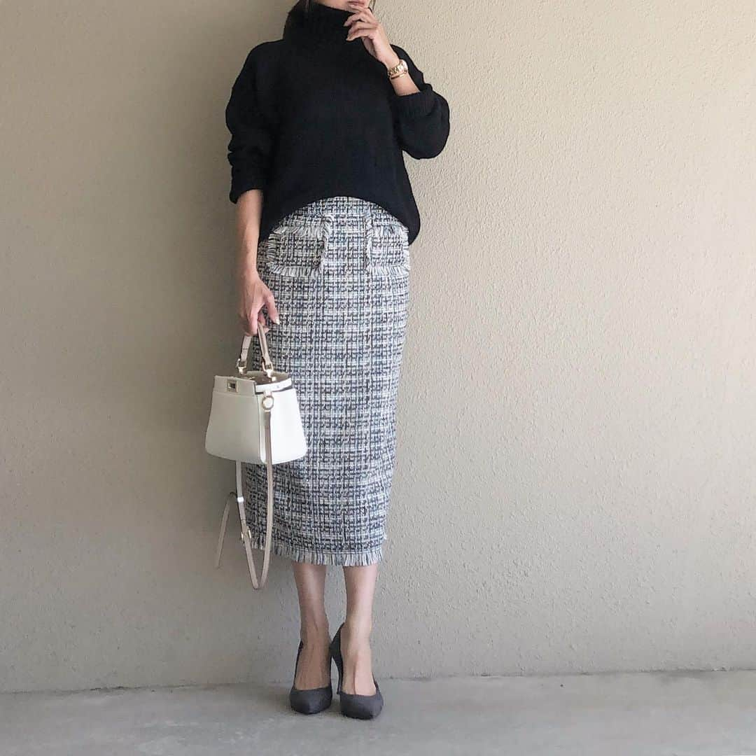 saaaay_kさんのインスタグラム写真 - (saaaay_kInstagram)「2019.10.16 coordinate♡ 朝晩がぐっと冷え込んで来ましたね🍂 ・ ・ @feerichelu の新作のツイードスカートを^ ^ 長めの丈が上品でクラシカルな印象です✨ #feerichelu#feerichelu_style ▽▽▽ 10月18日(金)まで24H日替わりTIME SALEしてます🉐」10月16日 22時10分 - saaaay_k