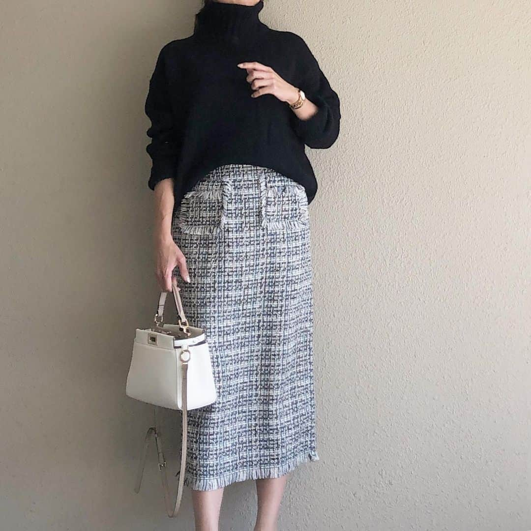 saaaay_kさんのインスタグラム写真 - (saaaay_kInstagram)「2019.10.16 coordinate♡ 朝晩がぐっと冷え込んで来ましたね🍂 ・ ・ @feerichelu の新作のツイードスカートを^ ^ 長めの丈が上品でクラシカルな印象です✨ #feerichelu#feerichelu_style ▽▽▽ 10月18日(金)まで24H日替わりTIME SALEしてます🉐」10月16日 22時10分 - saaaay_k