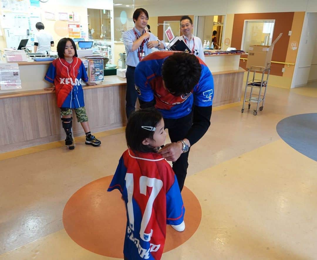 森重真人さんのインスタグラム写真 - (森重真人Instagram)「小児総合医療センターへ。 子供達の笑顔が印象的でした。 #笑顔 #小児総合医療センター #スポーツには力がある #笑顔には力がある」10月16日 22時12分 - masatomorishige