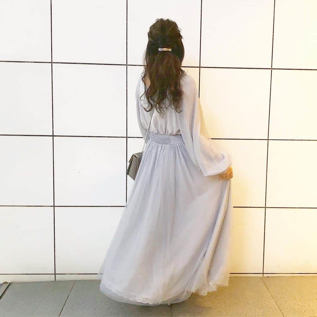 haruさんのインスタグラム写真 - (haruInstagram)「ㅤㅤㅤㅤㅤㅤㅤㅤㅤㅤㅤㅤㅤ ㅤㅤㅤㅤㅤㅤㅤㅤㅤㅤㅤㅤㅤ ㅤㅤㅤㅤㅤㅤㅤㅤㅤㅤㅤㅤㅤ #ootd ㅤㅤㅤㅤㅤㅤㅤㅤㅤㅤㅤㅤㅤ お呼ばれワンピース👗💕 ㅤㅤㅤㅤㅤㅤㅤㅤㅤㅤㅤㅤㅤ 形も色も可愛すぎて一目惚れしたやつです☺🧡 ㅤㅤㅤㅤㅤㅤㅤㅤㅤㅤㅤㅤㅤ @labelleetude_official ので 私は ラフォーレのB0.5Fのところで 購入しましたっっっ(*´˘`*)💕 ㅤㅤㅤㅤㅤㅤㅤㅤㅤㅤㅤㅤㅤ 靴は ベージュ で バッグもベージュのクラッチに しようと思ったけど 2次会だったので かっちりしすぎないように チェーンバッグにしました☺🧡！ ㅤㅤㅤㅤㅤㅤㅤㅤㅤㅤㅤㅤㅤ ㅤㅤㅤㅤㅤㅤㅤㅤㅤㅤㅤㅤㅤ ヘアアレンジは 胸元が開いてるタイプだったので ハーフアップでバランスをとりました🌱 ㅤㅤㅤㅤㅤㅤㅤㅤㅤㅤㅤㅤㅤ ㅤㅤㅤㅤㅤㅤㅤㅤㅤㅤㅤㅤㅤ #harucd ㅤㅤㅤㅤㅤㅤㅤㅤㅤㅤㅤㅤㅤ」10月16日 22時12分 - __haru3