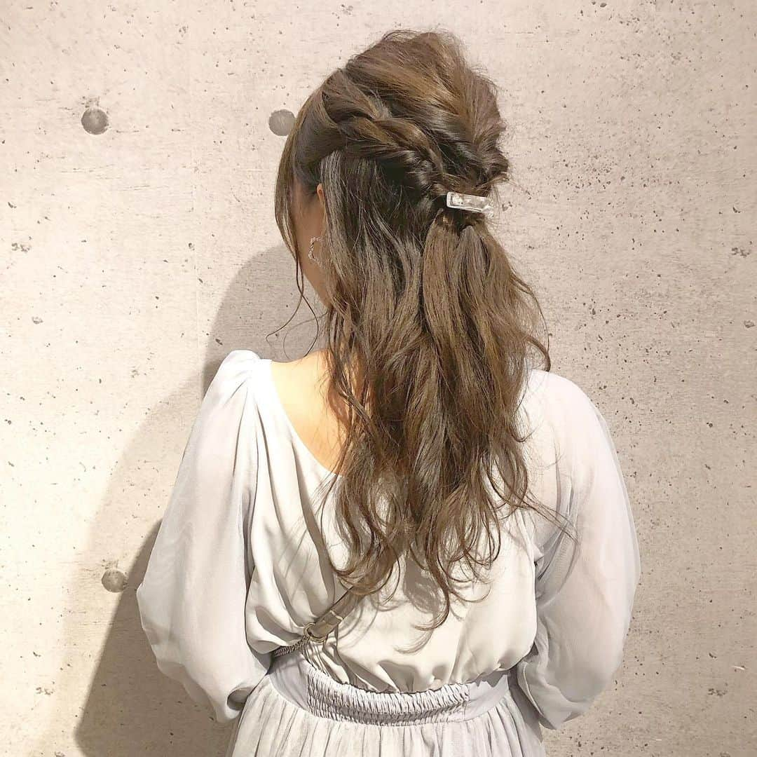 haruさんのインスタグラム写真 - (haruInstagram)「ㅤㅤㅤㅤㅤㅤㅤㅤㅤㅤㅤㅤㅤ ㅤㅤㅤㅤㅤㅤㅤㅤㅤㅤㅤㅤㅤ ㅤㅤㅤㅤㅤㅤㅤㅤㅤㅤㅤㅤㅤ #ootd ㅤㅤㅤㅤㅤㅤㅤㅤㅤㅤㅤㅤㅤ お呼ばれワンピース👗💕 ㅤㅤㅤㅤㅤㅤㅤㅤㅤㅤㅤㅤㅤ 形も色も可愛すぎて一目惚れしたやつです☺🧡 ㅤㅤㅤㅤㅤㅤㅤㅤㅤㅤㅤㅤㅤ @labelleetude_official ので 私は ラフォーレのB0.5Fのところで 購入しましたっっっ(*´˘`*)💕 ㅤㅤㅤㅤㅤㅤㅤㅤㅤㅤㅤㅤㅤ 靴は ベージュ で バッグもベージュのクラッチに しようと思ったけど 2次会だったので かっちりしすぎないように チェーンバッグにしました☺🧡！ ㅤㅤㅤㅤㅤㅤㅤㅤㅤㅤㅤㅤㅤ ㅤㅤㅤㅤㅤㅤㅤㅤㅤㅤㅤㅤㅤ ヘアアレンジは 胸元が開いてるタイプだったので ハーフアップでバランスをとりました🌱 ㅤㅤㅤㅤㅤㅤㅤㅤㅤㅤㅤㅤㅤ ㅤㅤㅤㅤㅤㅤㅤㅤㅤㅤㅤㅤㅤ #harucd ㅤㅤㅤㅤㅤㅤㅤㅤㅤㅤㅤㅤㅤ」10月16日 22時12分 - __haru3