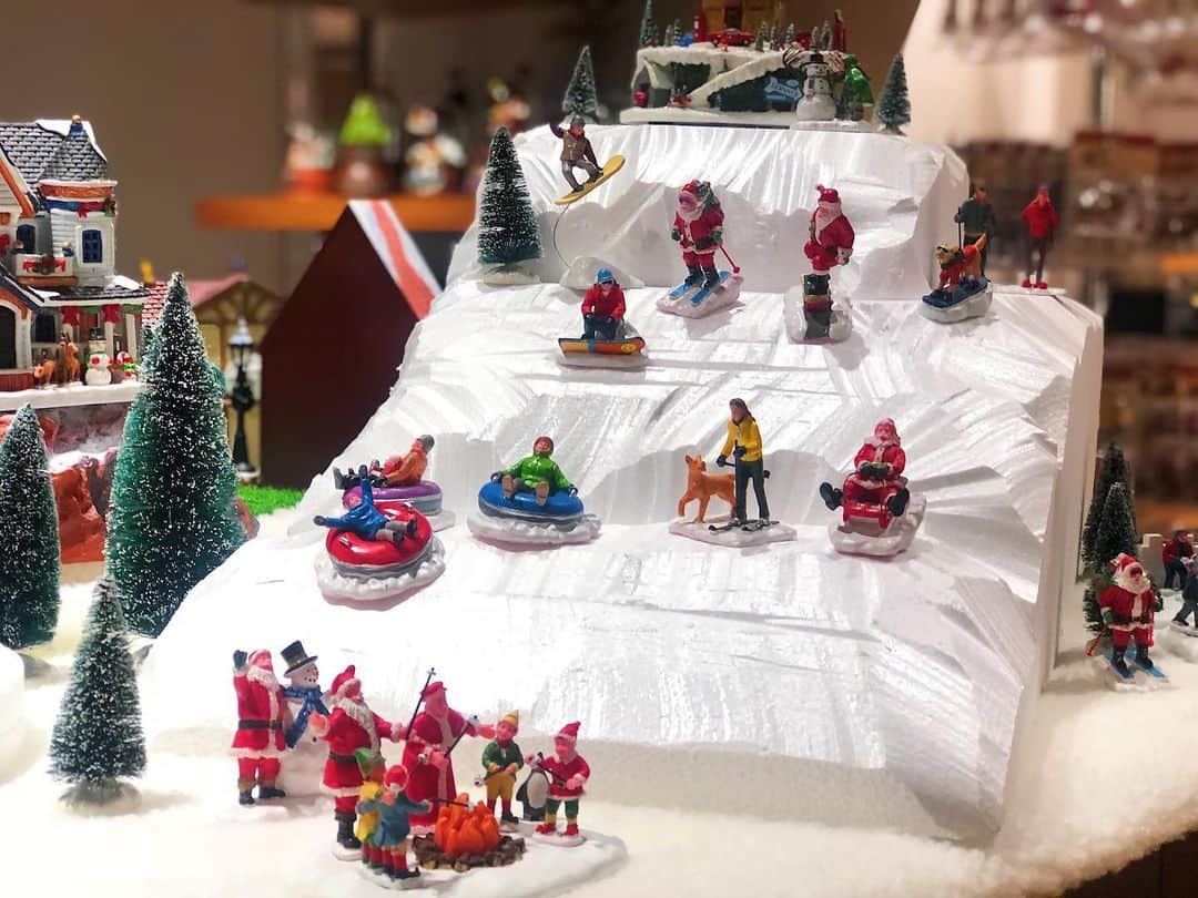 ISETAN PARK netさんのインスタグラム写真 - (ISETAN PARK netInstagram)「華やかな大人のクリスマスのひとときを過ごす""ザ・グレート・ノスタルジア""。イセタンクリスマスステーション2019🎄 今年のテーマは、華やかな大人のクリスマスのひとときを過ごす""ザ・グレート・ノスタルジア""🎁🎉 ﻿ ISETAN Christmas Station2019 -The great nostalgia-﻿ 2019.10.1 tue - 12.25 wed﻿ 伊勢丹新宿店本館5階＝ウエストパーク/プロモーション﻿ 伊勢丹新宿店本館5階＝センターパーク/ザ・ステージ#5﻿ ﻿ @life_design_isetanshinjuku﻿ #isetan #isetanchristmas #christmas #christmasstation #thegreatnostalgia #xmas #presents #santa﻿ #クリスマス #イセタンクリスマス #イセタンクリスマスステーション #クリスマスツリー #クリスマスプレゼント #クリスマスアイテム #クリスマス飾り #クリスマス仕様 #クリスマスイブ #プレゼント #新宿 #伊勢丹 #新宿伊勢丹 #伊勢丹新宿 #伊勢丹新宿店」10月16日 22時24分 - isetan_shinjuku