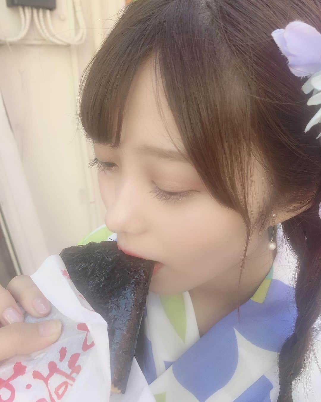 松川星さんのインスタグラム写真 - (松川星Instagram)「おせんべい食べる4コマ🍘」10月16日 22時19分 - akarin__rin