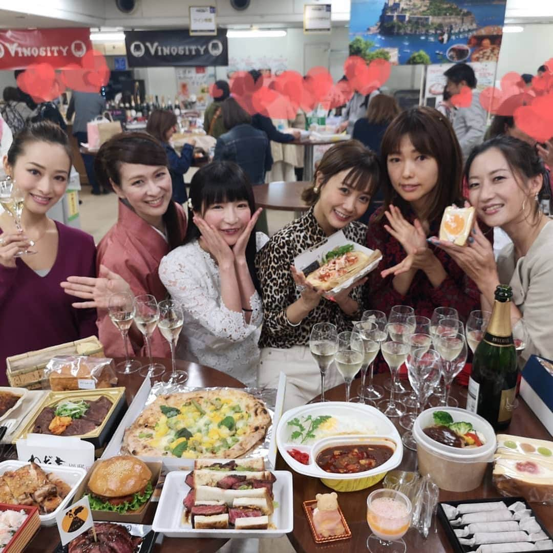 もえのあずきさんのインスタグラム写真 - (もえのあずきInstagram)「小田急百貨店さんと食べあるキングのコラボ催事💓 本当にどれもおいしいから食べてほしい🤤💕 もえあずはMENSHOさんとコラボでとろけるラクレットチーズ坦々麺だしてるよ💓 #小田急百貨店#小田急百貨店新宿店 #食べあるキング#mensho#チーズラーメン#チーズ坦々麺#デパート催事」10月16日 22時22分 - moeazukitty